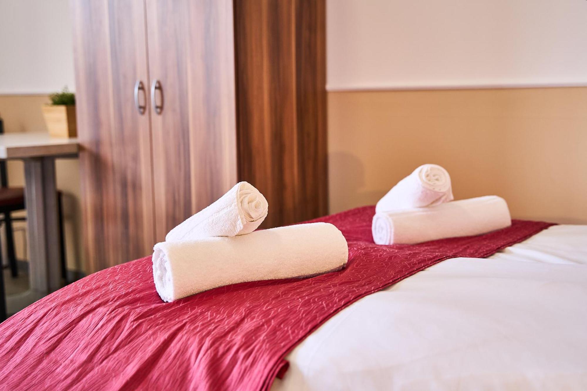 Hotel Maximo Pinneberg Εξωτερικό φωτογραφία